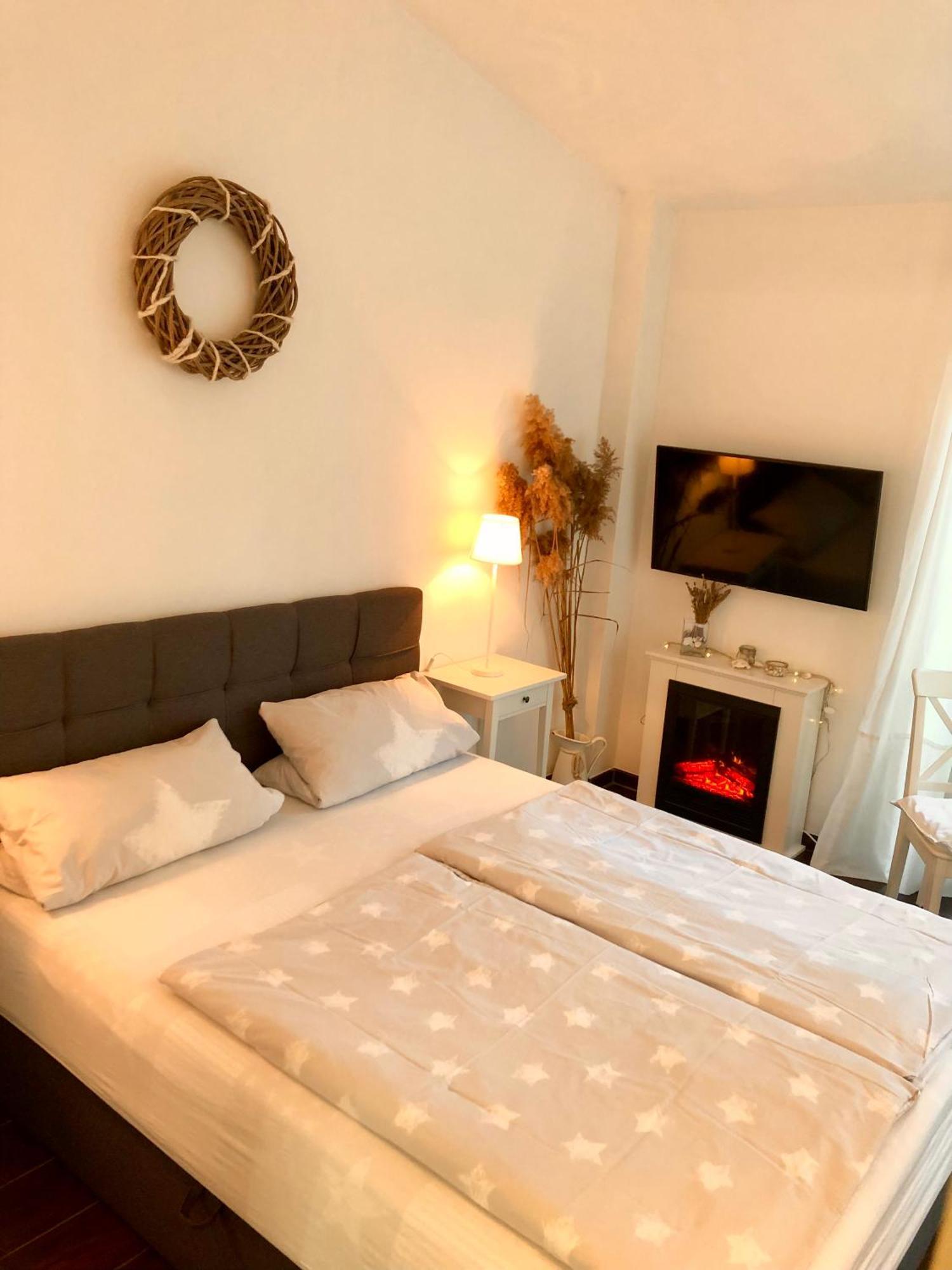 Apartment Tinyhouse Mit Pool, Outdoor Whirlpool Und Garten Petershagen-Eggersdorf ภายนอก รูปภาพ